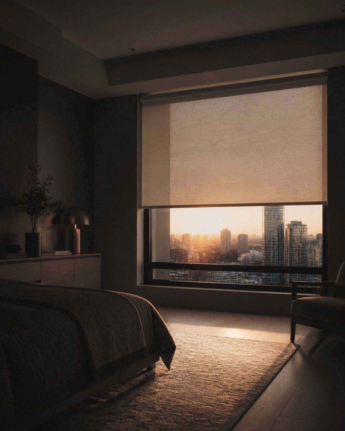 Une chambre qui s’ouvre à la lumière du matin pendant que la toile monte.